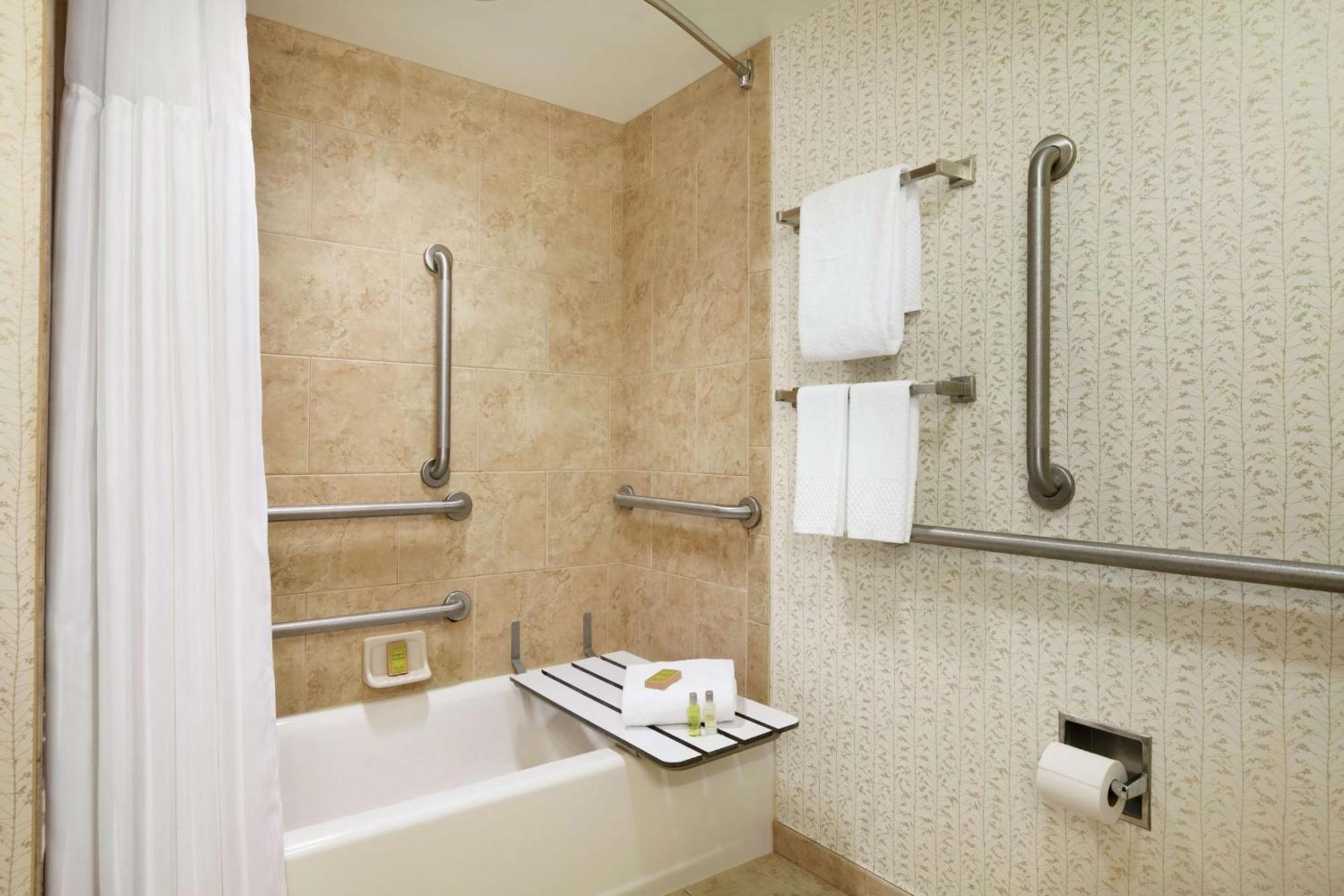 Queen Room with Two Queen Beds and Bath Tub - Mobility Accessible/Non-Smoking,1275814474:JPEG